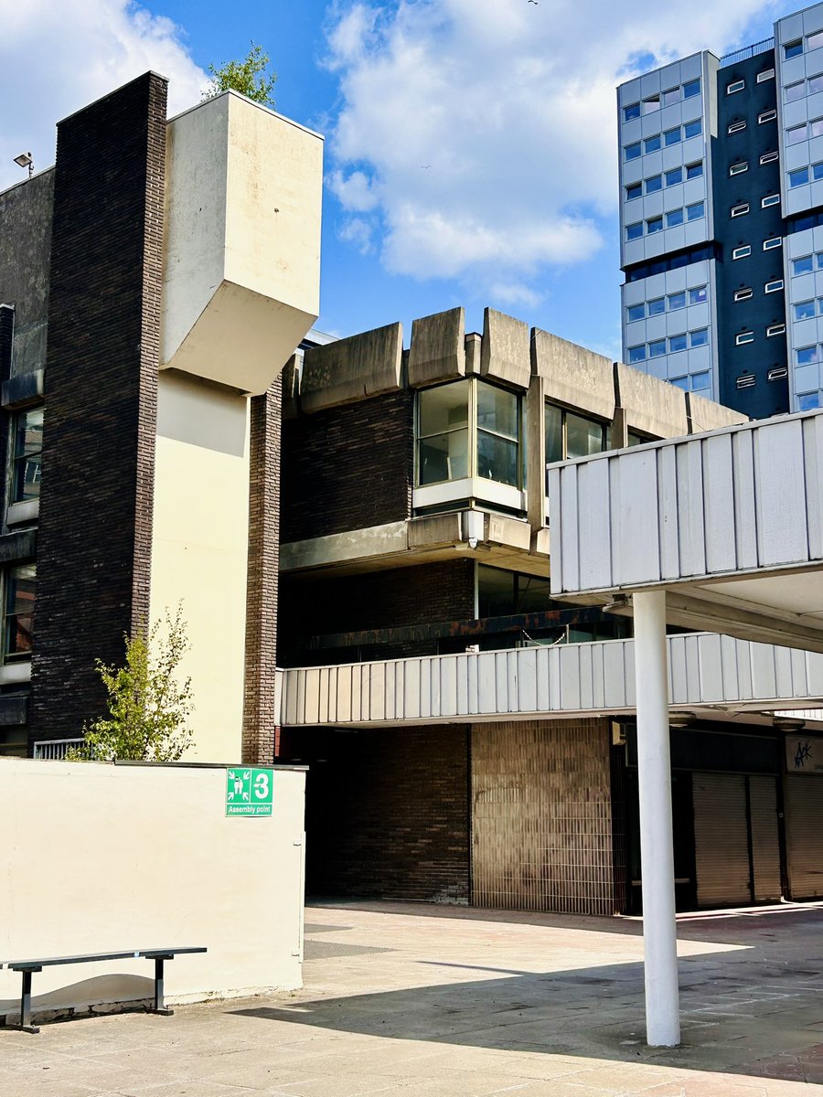 A wee walk around the Anderston Centre in the sun today 

#brutalglasgow 
#brutalism
#Glasgow
#AnderstonCentre