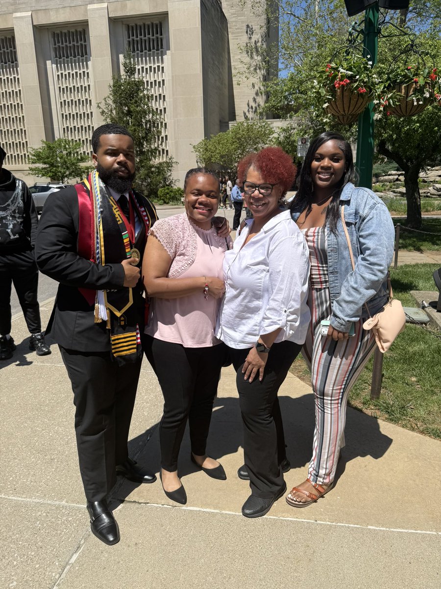 CoachGabSmith's tweet photo. My brother just graduated from Indiana University and I couldnโt be more proud. Watching him work so hard and chase his goals has been inspiring. IU is lucky to have had him! #ProudBigSisterโค๏ธ https://t.co/hpIRPOYB4x