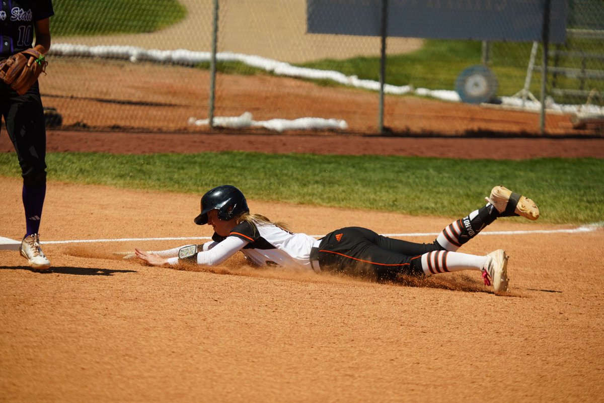 Gracie gets to third!! We! Are! Tied!!!