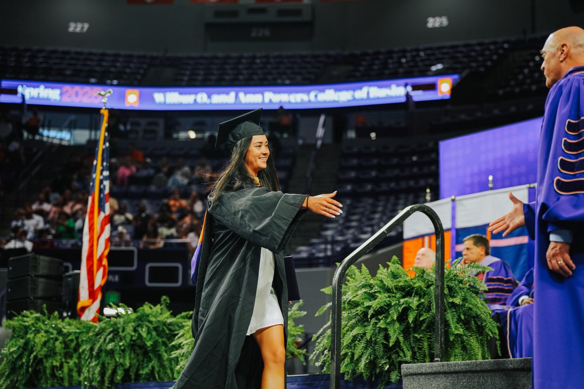 ClemsonWTennis's tweet image. She did it! 🎓
Congratulations to Sophia Hatton on earning her masters degree!
#OB