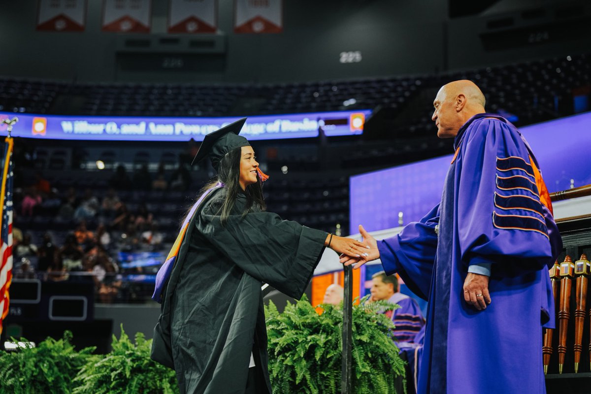ClemsonWTennis's tweet image. She did it! 🎓
Congratulations to Sophia Hatton on earning her masters degree!
#OB