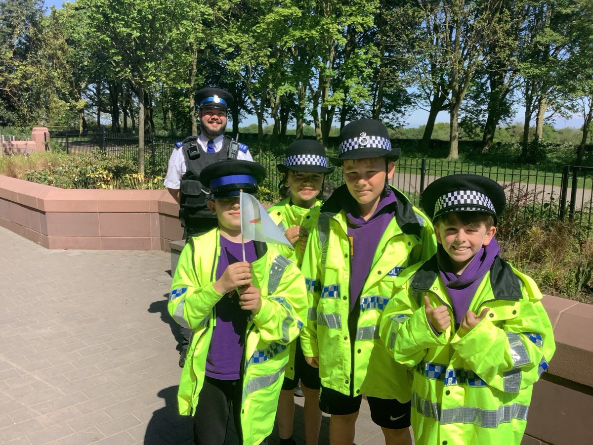 We had an amazing VE party event at LFC! We listened to a storyteller, played street games, made lots of VE crafts, watched Punch and Judy and learned how to dance 1940s style! Everyone had lots of fun celebrating together and learning about this special day!