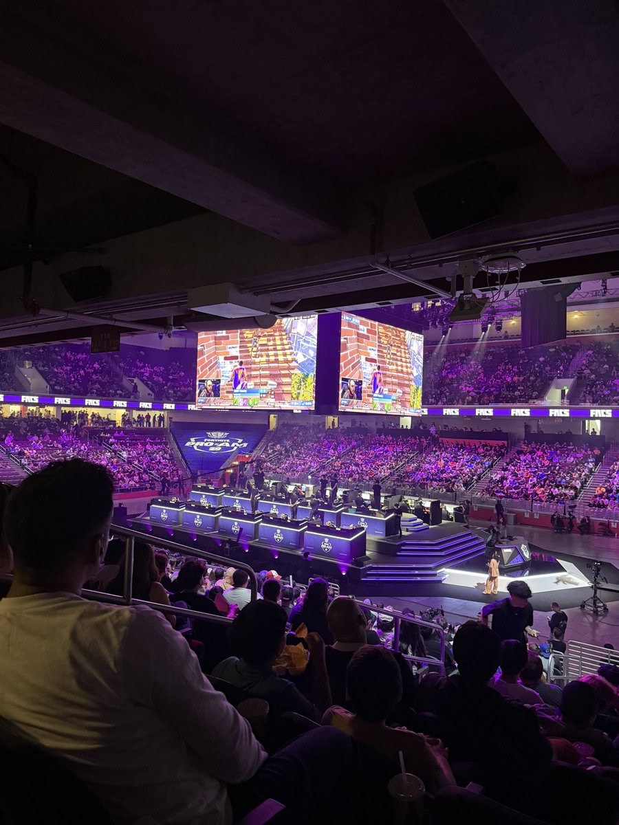 Notiwya's tweet image. LETS GO BRUDDA MANIFESTING A TOP 3 👑💙