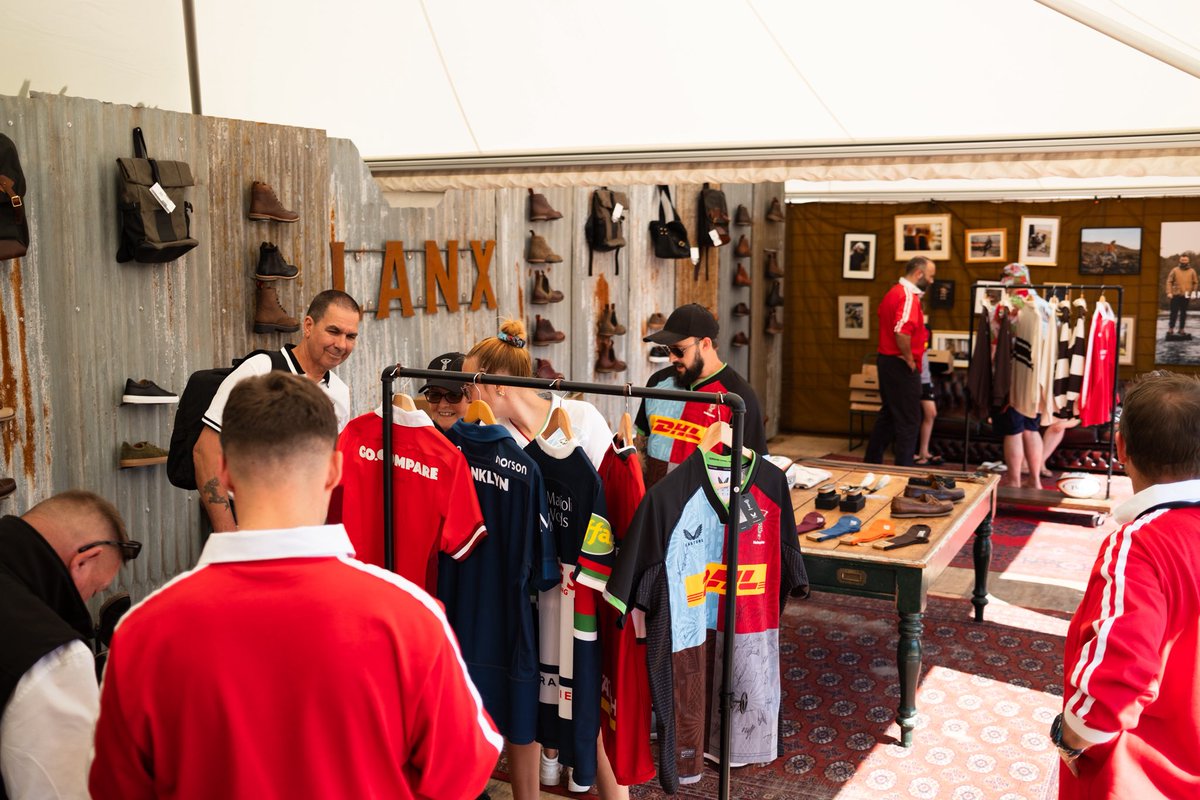 LANX (@lanxshoes) on Twitter photo A big thank you to everyone that popped in to see the LANX Shoe Shed at the Harlequins Rugby Union Big Summer Kick-off. A great day had by all. 🍻
<a href="/Harlequins/">Harlequins 🃏</a> A big thank you to everyone that popped in to see the LANX Shoe Shed at the Harlequins Rugby Union Big Summer Kick-off. A great day had by all. 🍻
<a href="/Harlequins/">Harlequins 🃏</a>