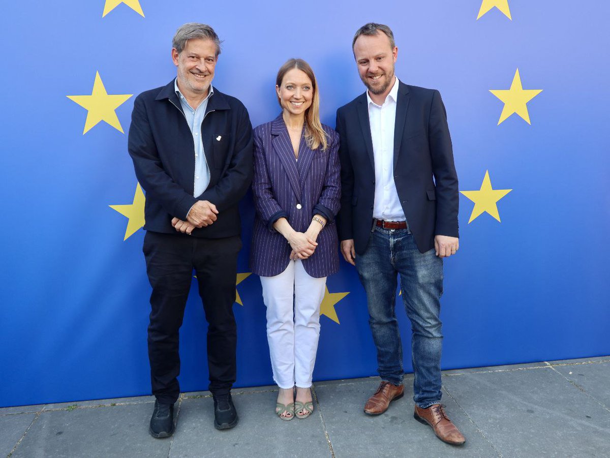 Prolongement à la journée de l'Europe avec une table ronde sur la place de l'UE entre les USA et la Russie avec l'intervention d' <a href="/AuroreLalucq/">Aurore Lalucq 🇪🇺</a> #placepublique <a href="/placepublique_/">Place publique 🟡</a> #EuropeDay