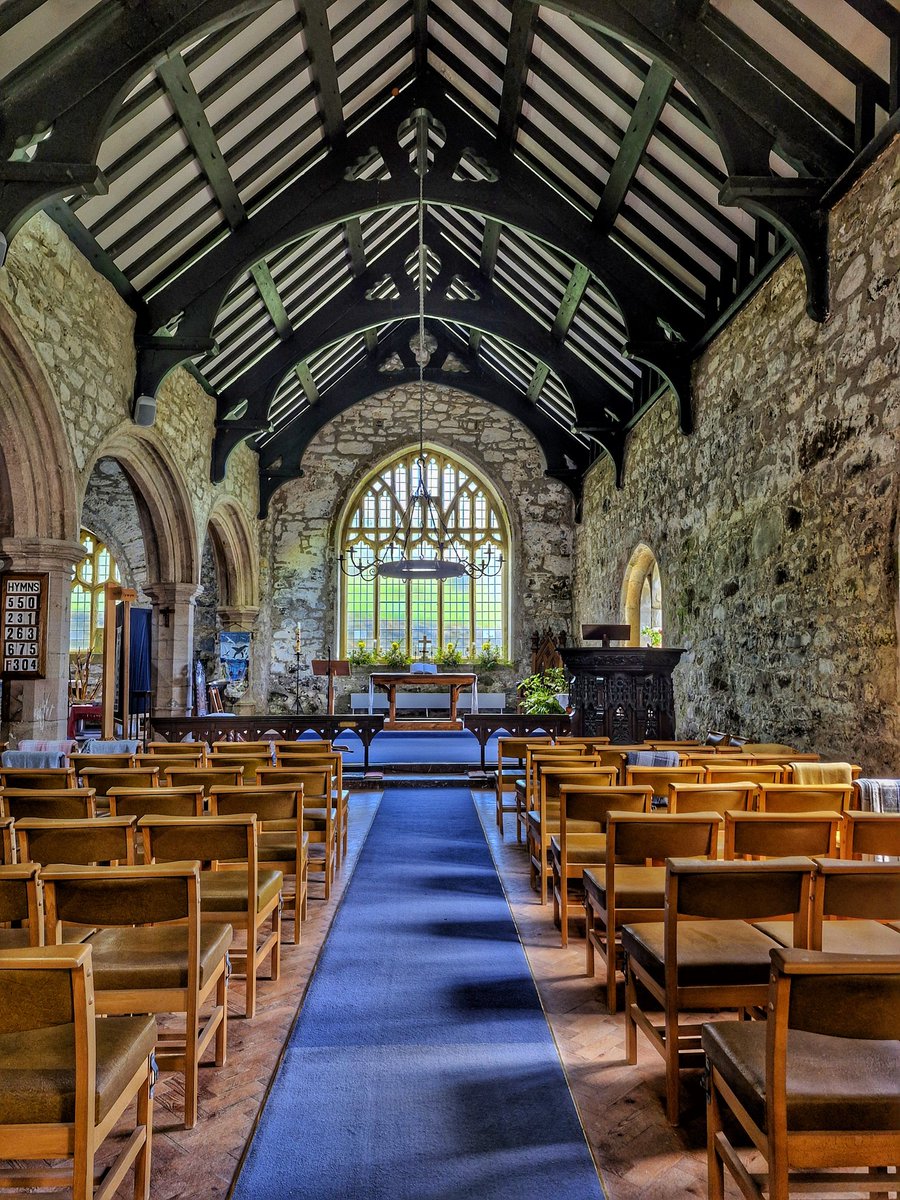 AntonWardPhoto's tweet image. St Hywyn this medieval pilgrim church stands above the shore of the Irish Sea, at the end of the Llyn Peninsula, nestled in the old fishing village of Aberdaron #Church #welshcurch #wales #Aberdaron #NorthWales