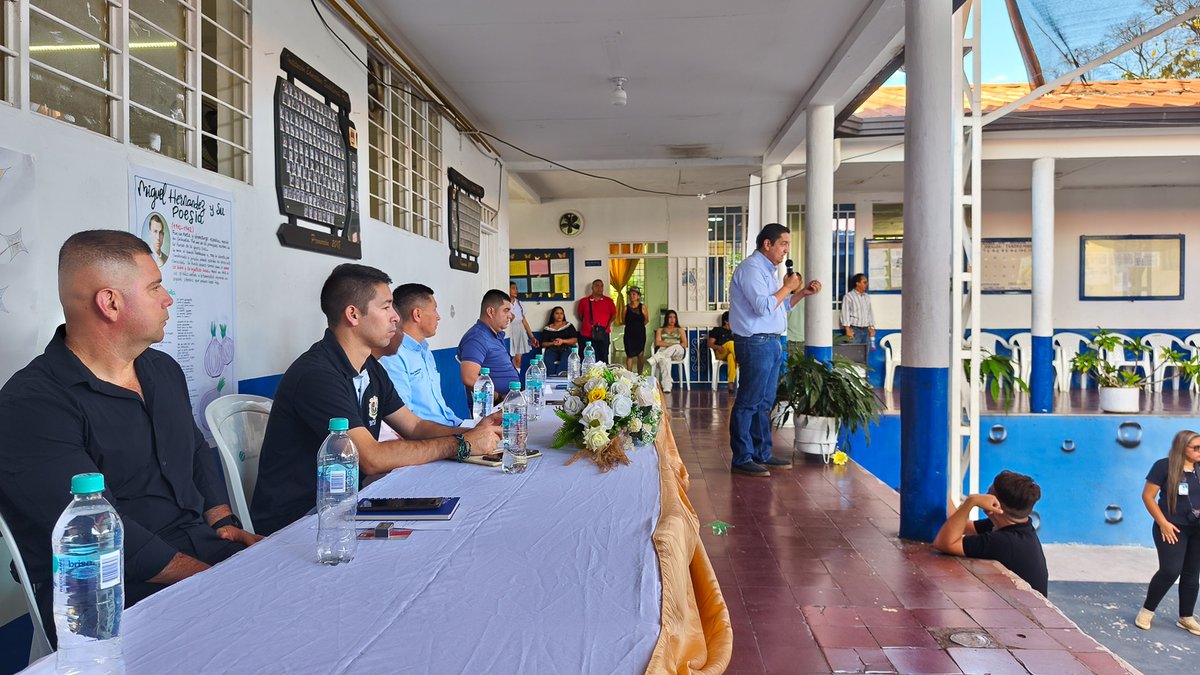 Participamos de un diálogo con estudiantes, padres de familia, representantes entidades educativas y del gobierno local, entre otros actores, para discutir proyectos estratégicos que permitan llevar nuestra oferta académica a #ElBordo, Municipio de #Patía <a href="/AlcaldiaPatia/">Alcaldía de Patía</a> <a href="/GobCauca/">Gobernación del Cauca</a>