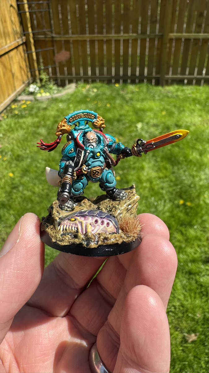 Key2TheFence's tweet photo. I’ve been painting the Trans-Hyperion Alliance scheme but when it came to Uthar and his Epic Hero status, I felt like I had to give him the right colors. Welcome to the DONE pile, Uthar the Destined!!

#LeaguesofVotann #Votann #WarhammerCommunity #Warhammer40k https://t.co/kViPCPP4Ab