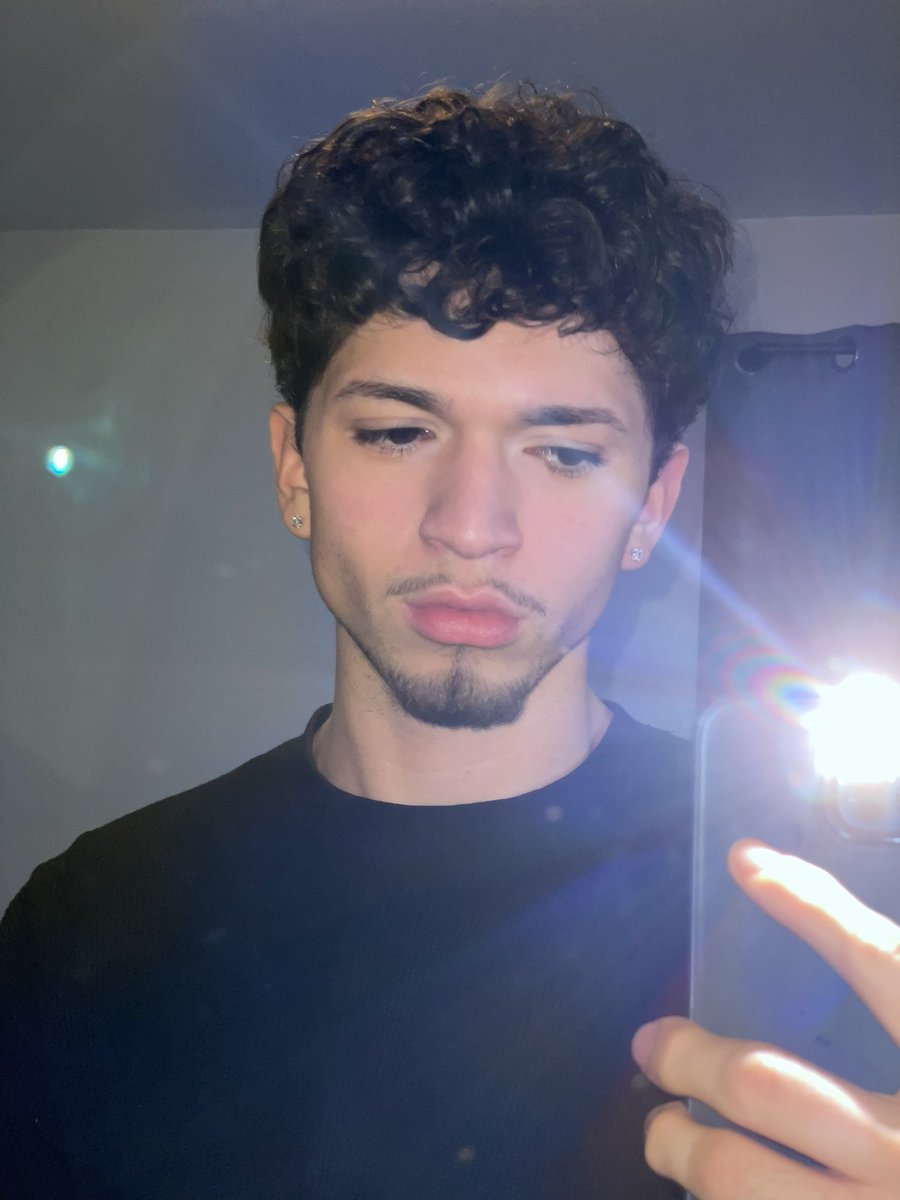 hotknight04's tweet photo. #NewProfiePic Wssup https://t.co/sotEKb0gnm