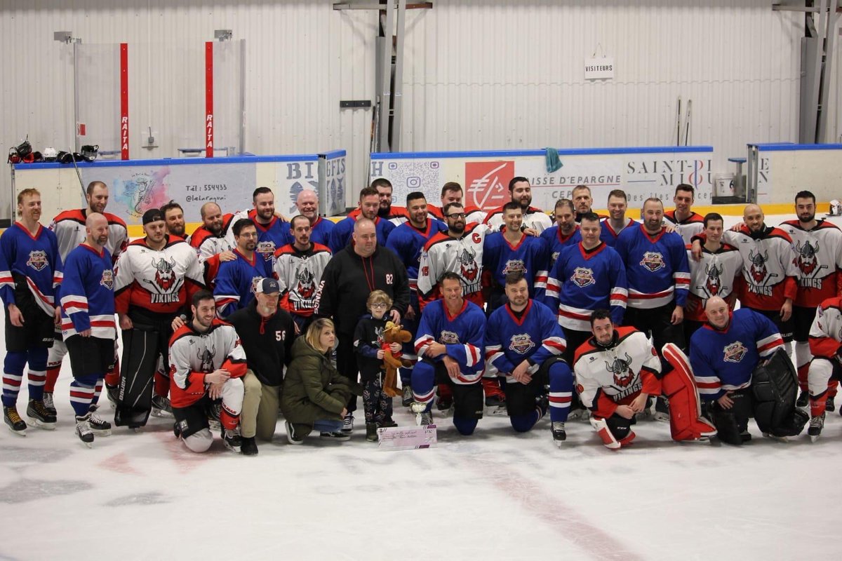 npffpn's tweet photo. En mars, la GRC à T.-N.-L. a participé à un tournoi de hockey pour soutenir Antton, 7 ans, atteint de fibrose kystique. Plus de 10 000 $ amassés! Merci à tous pour ce moment inoubliable de solidarité. 🏒💙 #FPN #GRC #CollecteDeFonds https://t.co/p3Fetht0pe