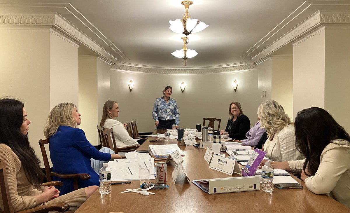 MNExcellence's tweet photo. Our current speaker is Erika Roland of @Raising_to_Win presenting on fundraising - the key to every successful campaign. Thank you Erika for 11 years of sharing the essentials of fundraising with our Fellows. It has been so valuable! https://t.co/hqTm7ske1X