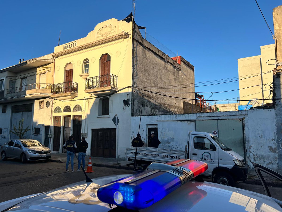 El 18 de abril un hombre fue apuñalado en el barrio Reus por el yerno de su pareja. Un hombre y una mujer estaban requeridos por el homicidio y esta mañana policías del CCU y de URPM 4 lograron su detención mientras iban en moto por Sayago. Info en <a href="/Subrayado/">Subrayado</a> 
<a href="/nahuelmarichal_/">Nahuel Marichal</a>