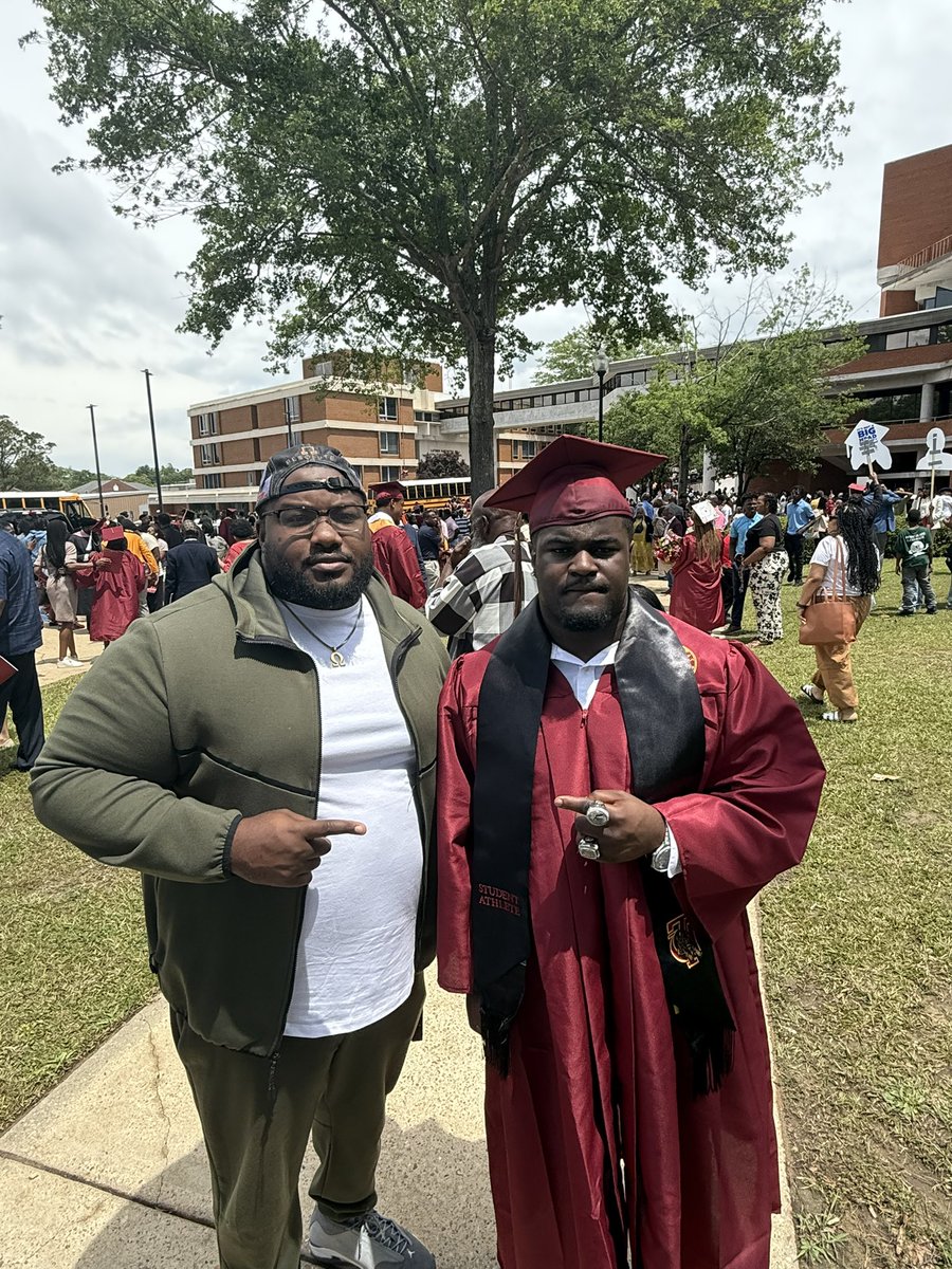 Coach Jap Grimes (@behindthelos) on Twitter photo Congrats young man! Best Mothers Day gift you can get moms… <a href="/JarellCulbreth/">𝙅𝙖𝙧𝙚𝙡𝙡 𝘾𝙪𝙡𝙗𝙧𝙚𝙩𝙝 ₅₆ 🗡</a>
Show up… ✅
Raise hell…✅
GRADUATE… ✅
What we doing next❔ Congrats young man! Best Mothers Day gift you can get moms… <a href="/JarellCulbreth/">𝙅𝙖𝙧𝙚𝙡𝙡 𝘾𝙪𝙡𝙗𝙧𝙚𝙩𝙝 ₅₆ 🗡</a>
Show up… ✅
Raise hell…✅
GRADUATE… ✅
What we doing next❔