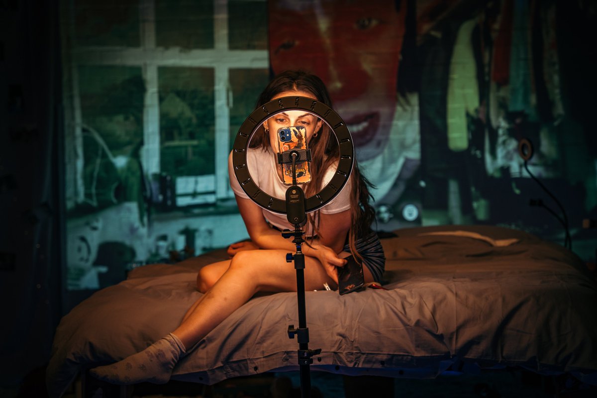 theatreandtonic's tweet photo. Overshare by Eleanor Hill, "highly entertaining and powerful" ★★★★ (https://t.co/nQ5BfElPYO) https://t.co/q46sLCJ9ct