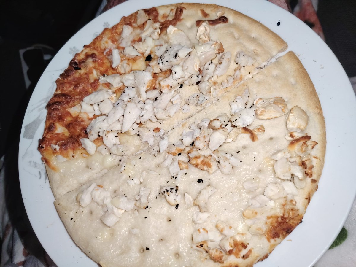SimonJLeonard's tweet photo. @TweetGoodfellas
 any idea why our pizza only had a tiny bit of sauce, no cheese and not much chicken?  Supposed to be a chicken pizza but only had a base. Photo is straight out of the oven after being cut in half https://t.co/MsMPq68LQY