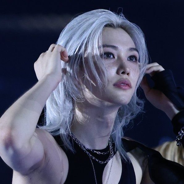 gnabluvs's tweet photo. But daddy I love him | chanlix au!

La familia de flx no ve bien que su hijo se relacione con un alfa “problemático” como lo es chn, por lo que él se verá obligado a tomar medidas extremas.

“estoy esperando un hijo suyo”

No era verdad, pero debieron haber visto sus caras. https://t.co/faC78sMalK