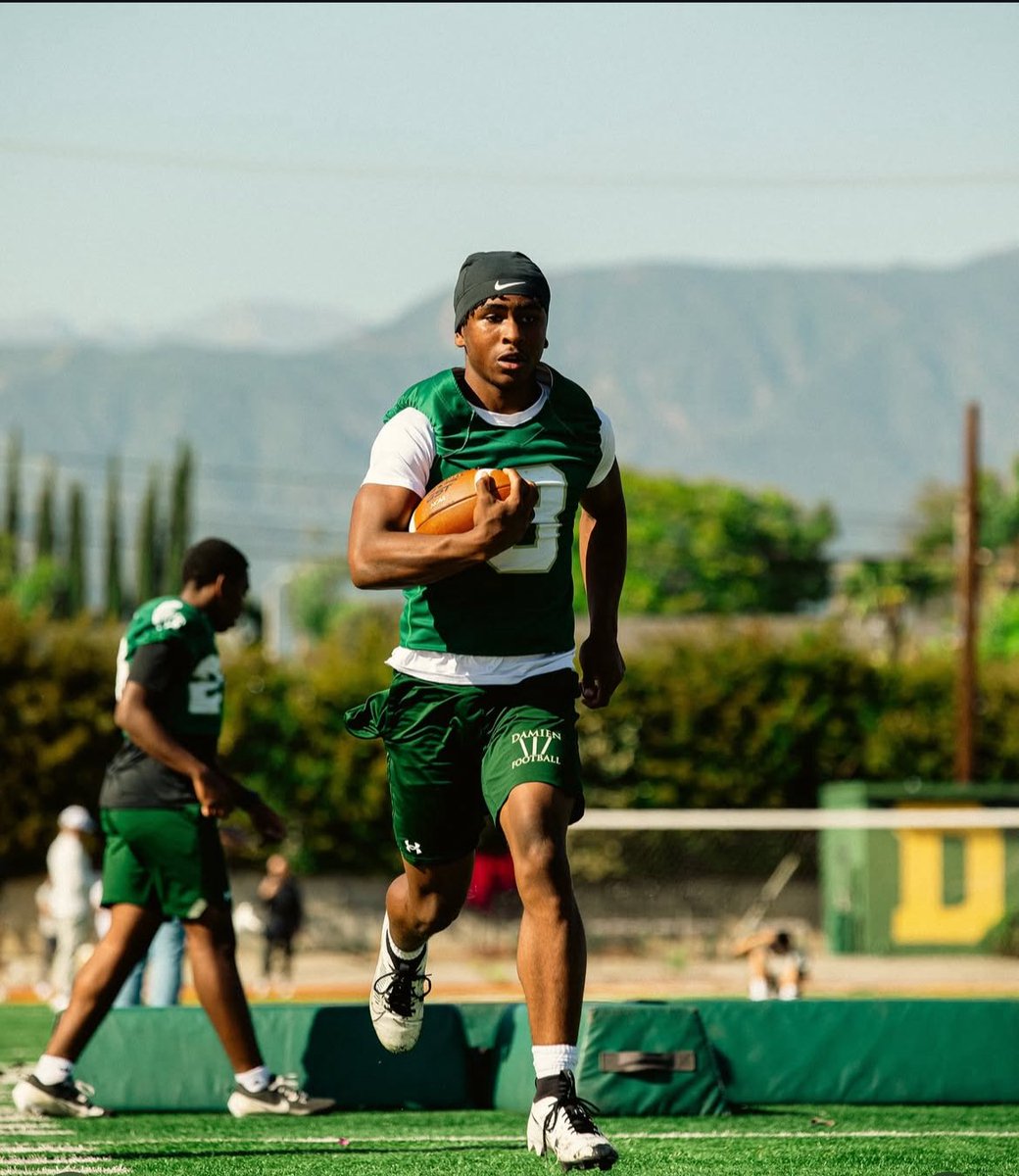 Spring ballen <a href="/JStew8/">James Stewart</a> <a href="/Coach_Iona/">Iona Uiagalelei</a> <a href="/DamienFootball_/">Damien Spartan Football</a>