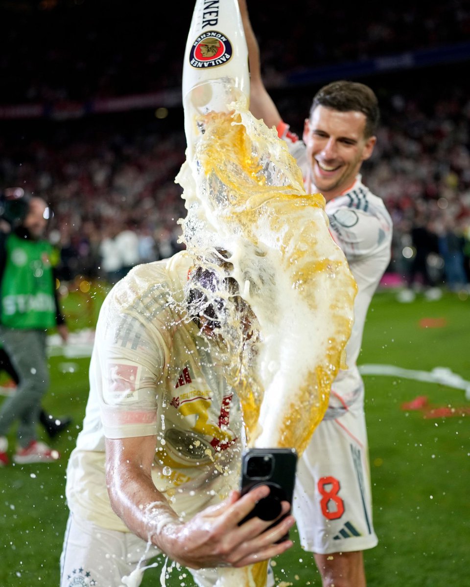 iMiaSanMia's tweet photo. 📸 Goretzka &amp; Kane 🍺 https://t.co/Hx6V1soGV0