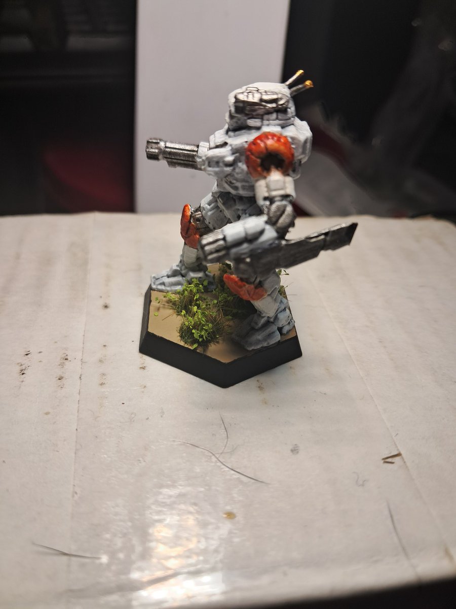 Kreniz's tweet photo. Been getting into a game called Battletech lately. Painted my first mech. https://t.co/fFMKi6lhGE