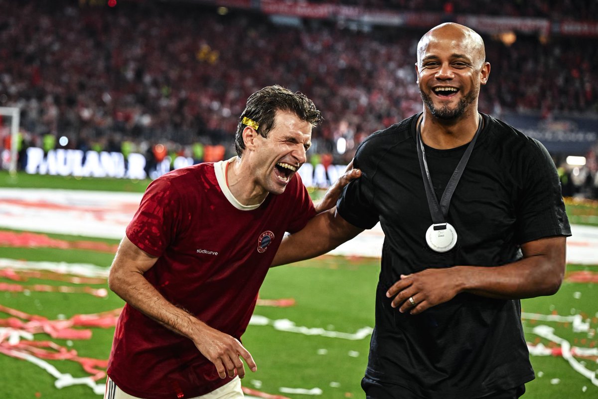 Vincent Kompany: "It was a special evening. I'm obviously very happy that we're German champions. But I'm also thrilled when I see what Thomas Müller has done for this club. I don't know if he fully understands the impact he's had on people here. That will last forever"