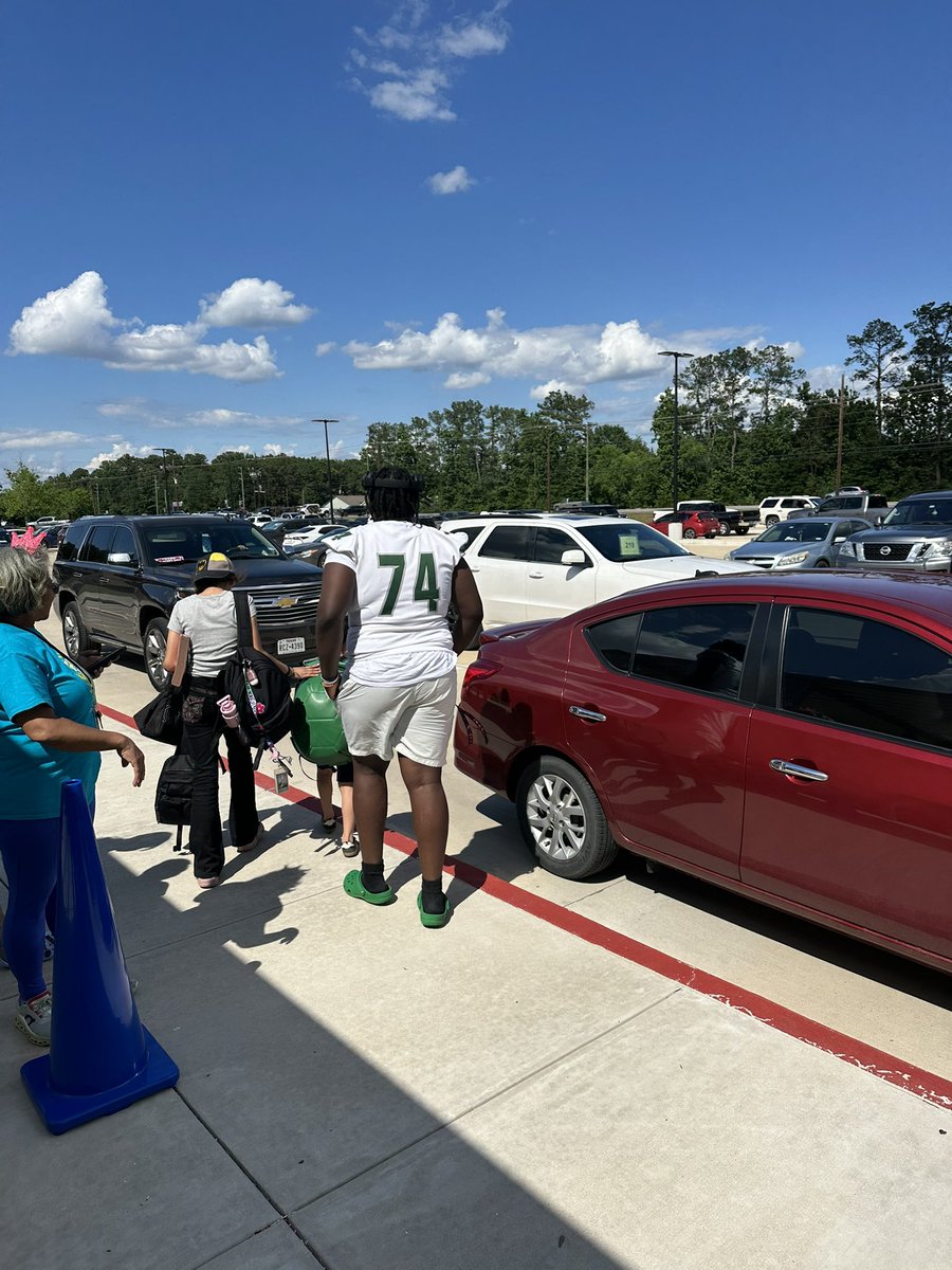 WFGatorFootball's tweet image. Thanks to @PorterElem for letting us come hang out at Dismissal today! Always enjoy hanging with our future @West_Fork_High Gators! @newcaneyisd @NewCaneyAD
