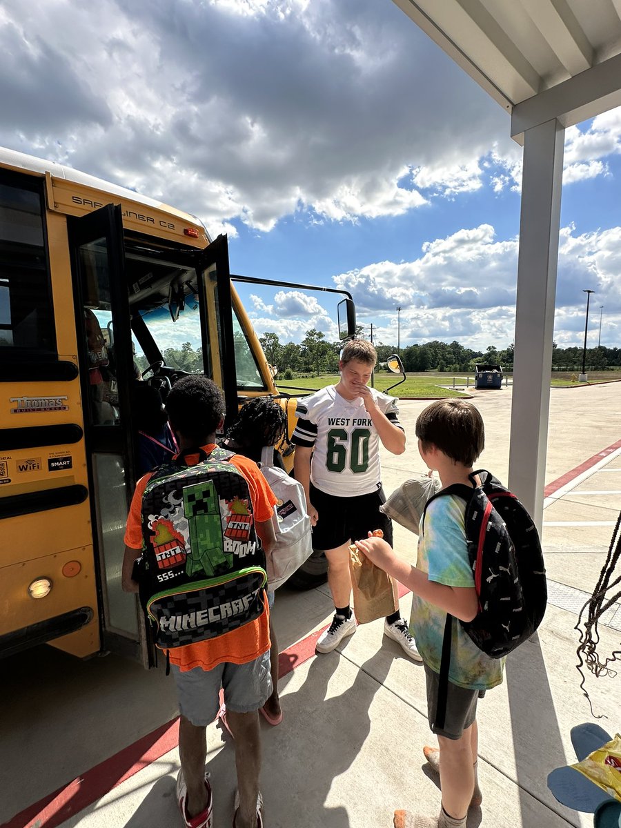 WFGatorFootball's tweet image. Thanks to @PorterElem for letting us come hang out at Dismissal today! Always enjoy hanging with our future @West_Fork_High Gators! @newcaneyisd @NewCaneyAD