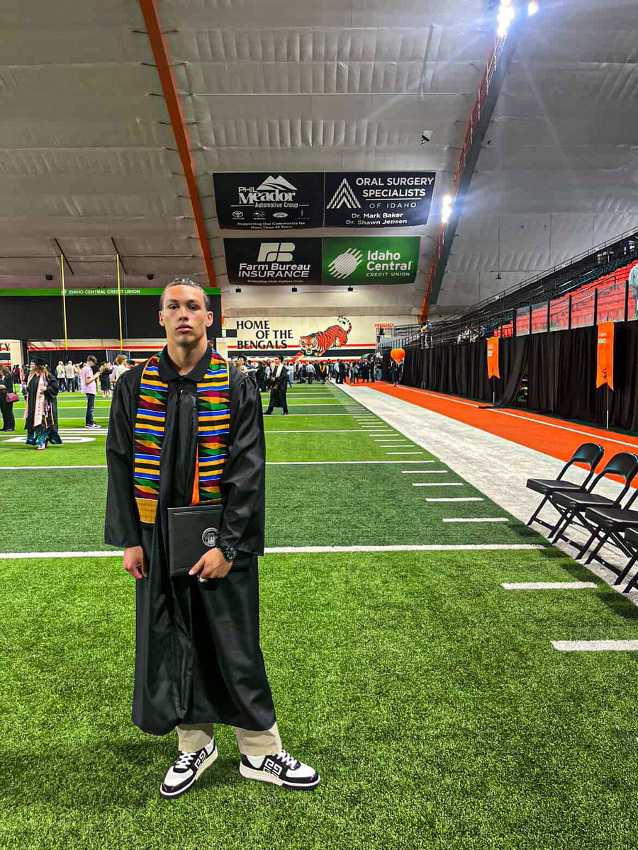 COS Giants Football (@cosgiants_fb) on Twitter photo Congratulations to former COS DB Jaylon Brown and now Idaho State DB on graduating from Idaho State University! <a href="/Jaylon_Brown_/">Jaylon Brown</a>
#GIANTSwithDEGREES #NextLevelGIANTS Congratulations to former COS DB Jaylon Brown and now Idaho State DB on graduating from Idaho State University! <a href="/Jaylon_Brown_/">Jaylon Brown</a>
#GIANTSwithDEGREES #NextLevelGIANTS
