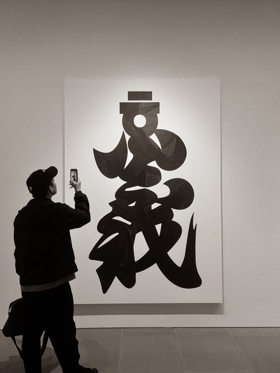 josephhhhz's tweet image. Korean type designer Ahn Sang-soo&apos;s exhibition in Seoul, South Korea with @Q_Shim.