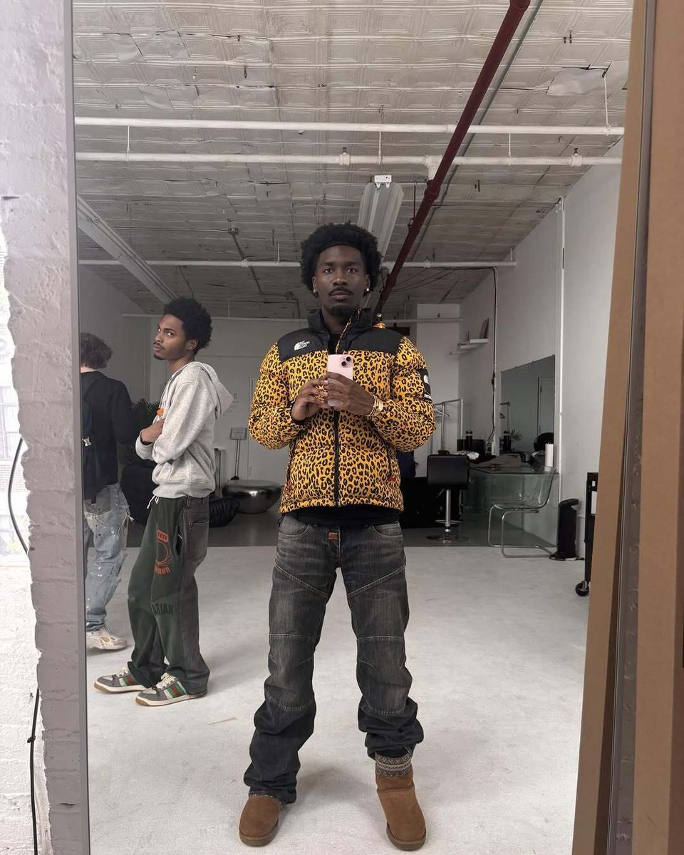 fentanvl's tweet image. brucedropemoff’s fashion game is next level, effortlessly blending streetwear swag with a cool, laid-back vibe that's all his own. His outfit choices always hit that sweet spot between stylish and comfortable and aura showcasing a keen sense of motion without ever feeling forced.…