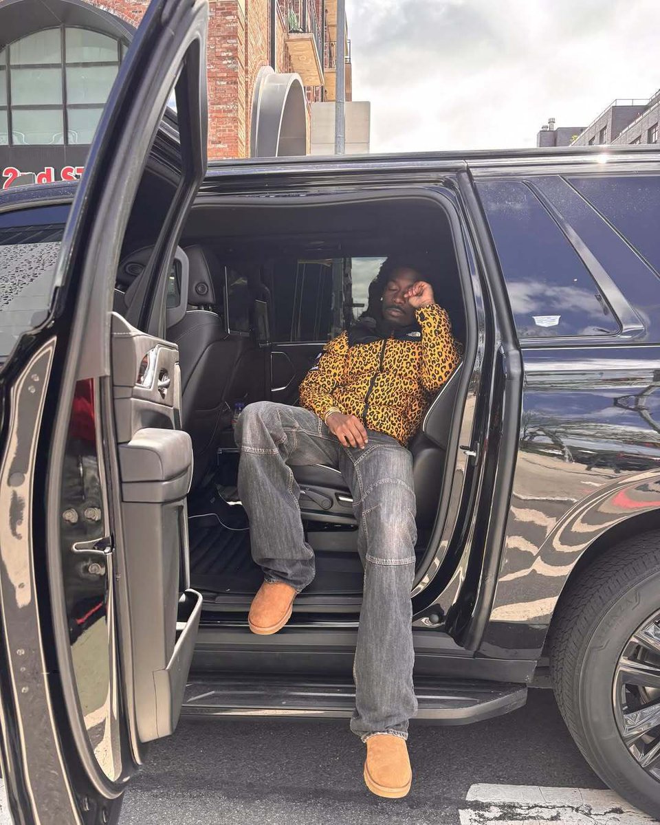 fentanvl's tweet image. brucedropemoff’s fashion game is next level, effortlessly blending streetwear swag with a cool, laid-back vibe that's all his own. His outfit choices always hit that sweet spot between stylish and comfortable and aura showcasing a keen sense of motion without ever feeling forced.…