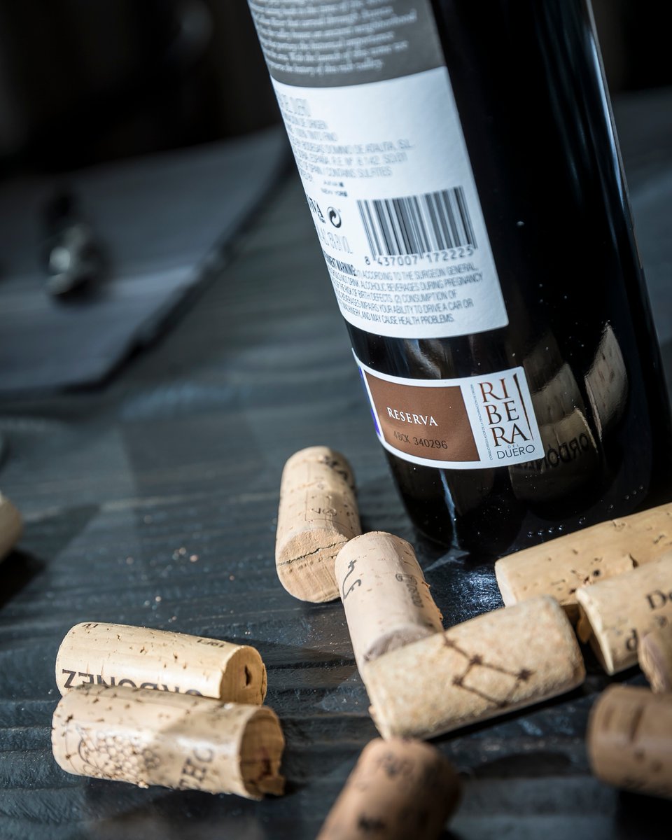 What’s the difference between Crianza and Reserva? 🤔🍷 Both are beautiful expressions of Tempranillo from Ribera del Duero—but it’s all about time.

Crianza = aged at least 1 year in barrel.
Reserva = aged 1+ year in barrel, 2+ in bottle.

#riberadelduero #doribera