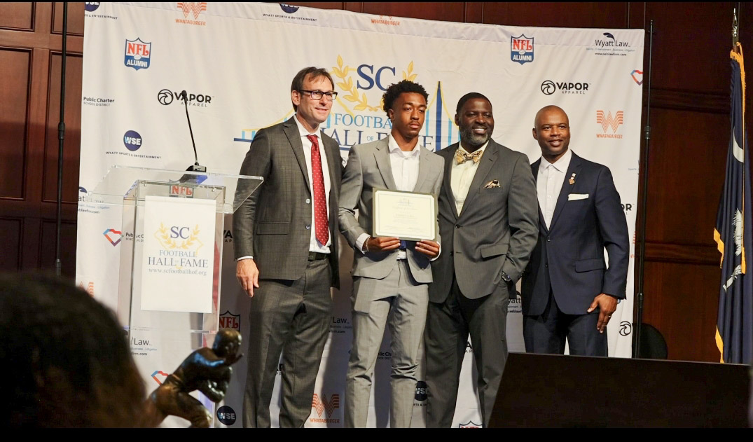 KamrenLongQB's tweet image. Blessed to be honored by the SC Football HOF as a nominee for the SC Bridge Builder Excellence Award @justin_roper @CoachRosenbaum @scbridgebuilder @CoachPXMurphy @coach_jonke @Coach_Mlombardi @rileywatkins0 @Coach_Kavy @aekelton @grayson_kline @DerekKidd1525 @CoachMartinOC
