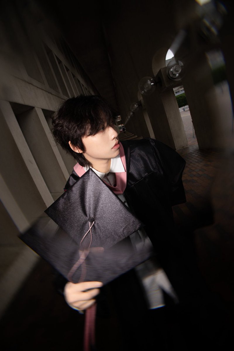 MamaXiaoli's tweet photo. เว่ยป๋อ wajjjiwa และ #สมาพันธ์คนโชคดี update รูปหลี่รุ่นฉี ที่จบการศึกษาจาก Berklee 🩵
9 รูป 😍
#หลี่รุ่นฉี #Lirunqi #李润祺 #RainkiLi
#气运联盟 #Airleagueband https://t.co/t1e77Z3fb2