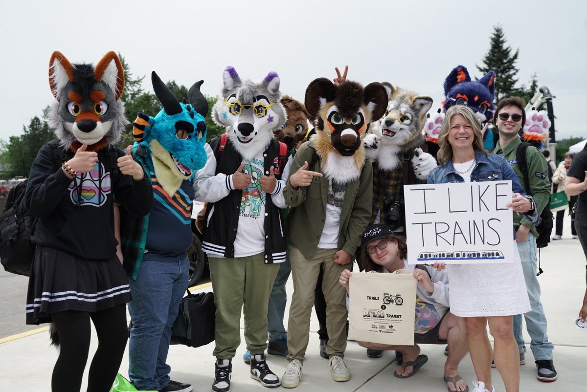 ShibeNChips's tweet photo. Transit furries at the Redmond line 2 opening with the mayor of Redmond
@CityOfRedmond @SoundTransit https://t.co/iJzlowRWUd