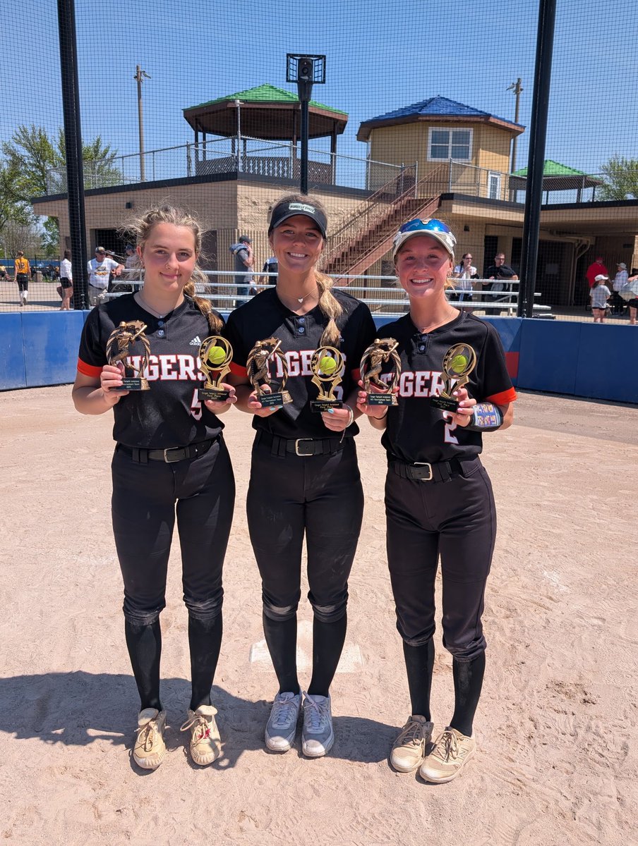FHSTigerSB's tweet photo. Varsity with the Championship win against Mankato East, 10-1! 🥇 

Huge 💣 from @kay_schuenemann to kickstart the game!

Congratulations to @schweichkayla1 , @LilaJohannsen and @LexiGoring1 for being selected to the All Tournament team!

Congratulations Tigers! 🧡🐾 https://t.co/ww3w2JIRYq