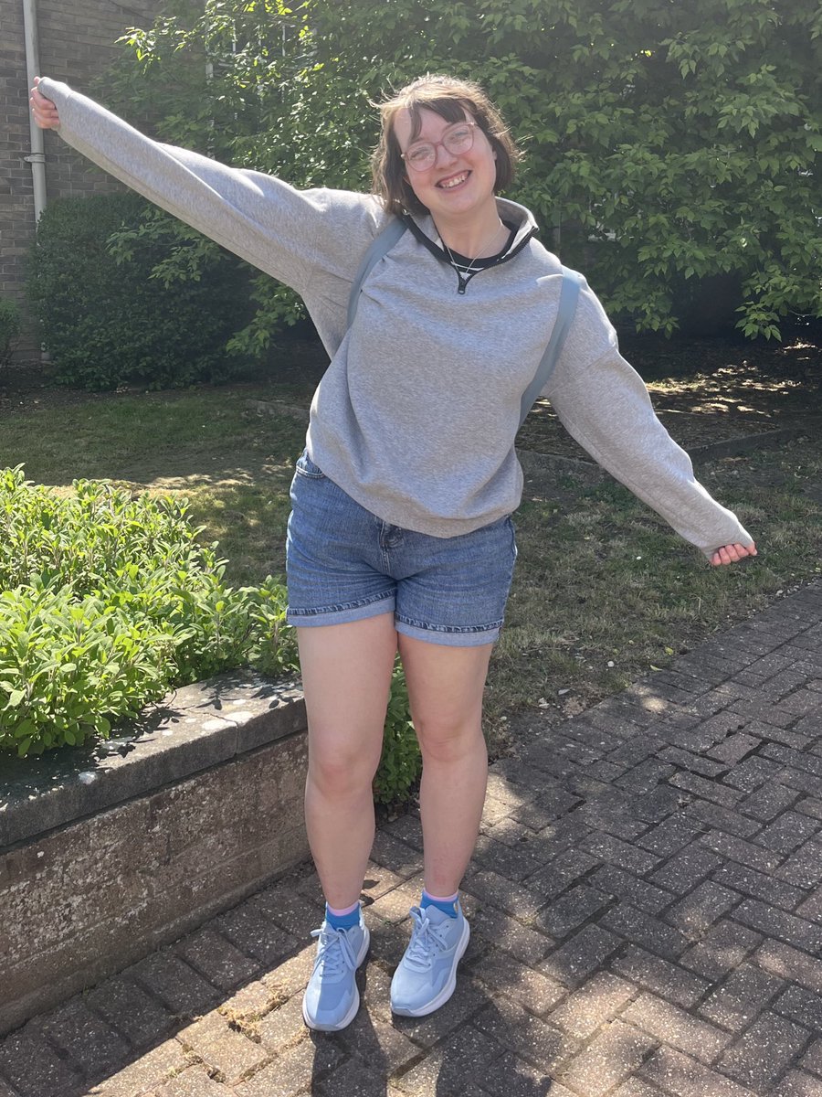 Handing in my diss in 2017 vs the same spot 8 years later 🥹🥹