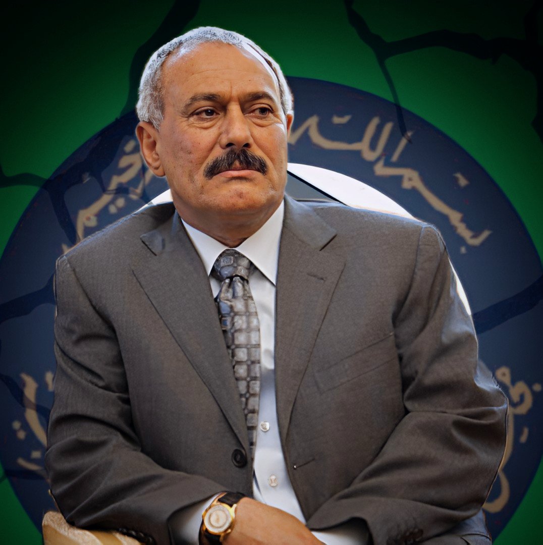 خلال سنواته الأهم في السلطة، عمل #علي_عبدالله_صالح جاهدًا بكل السبل والوسائل والقدرات، من أجل ضم الجمهورية اليمنية لمجلس التعاون الخليجي، لكنه لم يتمكن من تحقيق الأمر طيلة عقود متتالية، كان صالح يحاول إنجاز الحلم اليمني الأقرب، بشتى الأمكانيات المتاحة والجوانب الاستراتيجية