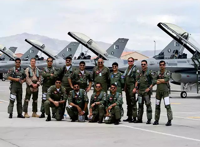 پاکستانی ایئر فورس کے شاہینوں  کو سلام پیش کرتا ہوں جنہوں نے مودی سرکار کی فاشسٹ ہندوتوا سوچ، جنگی جنونیت اور خطے میں اپنی بدمعاشی قائم کرنے کا منہ توڑ جواب دیا اور بھارتی جارحیت ناکام بنا کر پاک سر زمین کی حفاظت یقینی بنائی، پاکستان ایئر فورس کے شاہینوں نے کبھی بھی پاکستانی عوام