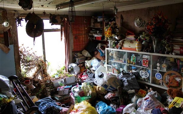 D'où vient le mot "capharnaüm" ?

Il vient du nom d’une ville antique de Galilée : "Capharnaüm", située sur les bords du lac de Tibériade, en Palestine occupée.

Dans les Évangiles, Capharnaüm est un lieu important : Jésus y aurait prêché et accompli plusieurs miracles.

Mais