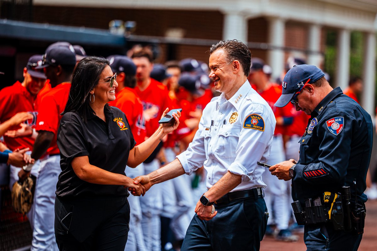 Honored to host two distinguished Dallas First Responders today—Dallas Fire Chief Justin Ball and Dallas Police Chief Daniel C. Comeaux. 

We are incredibly grateful for their tireless dedication and vigilant leadership for the city of Dallas!