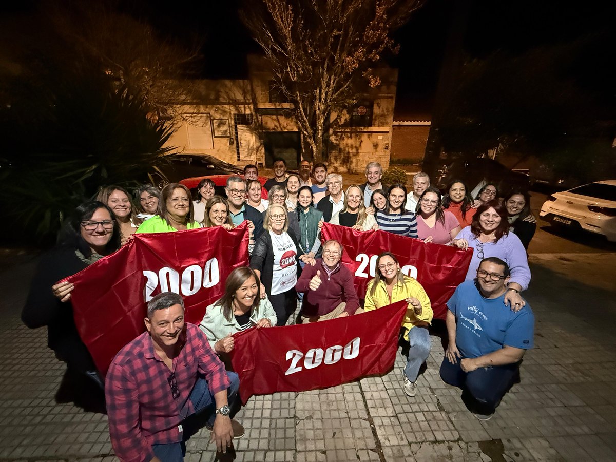 MarneOsorioLima's tweet photo. Junto a Richard Sander y Tabaré Viera estuvimos con parte del equipo que está encargado de la alimentación de nuestros delegados.
#RichardIntendente #La2000 #LaFuerzaQueAvanza https://t.co/ifrd0lpM0z