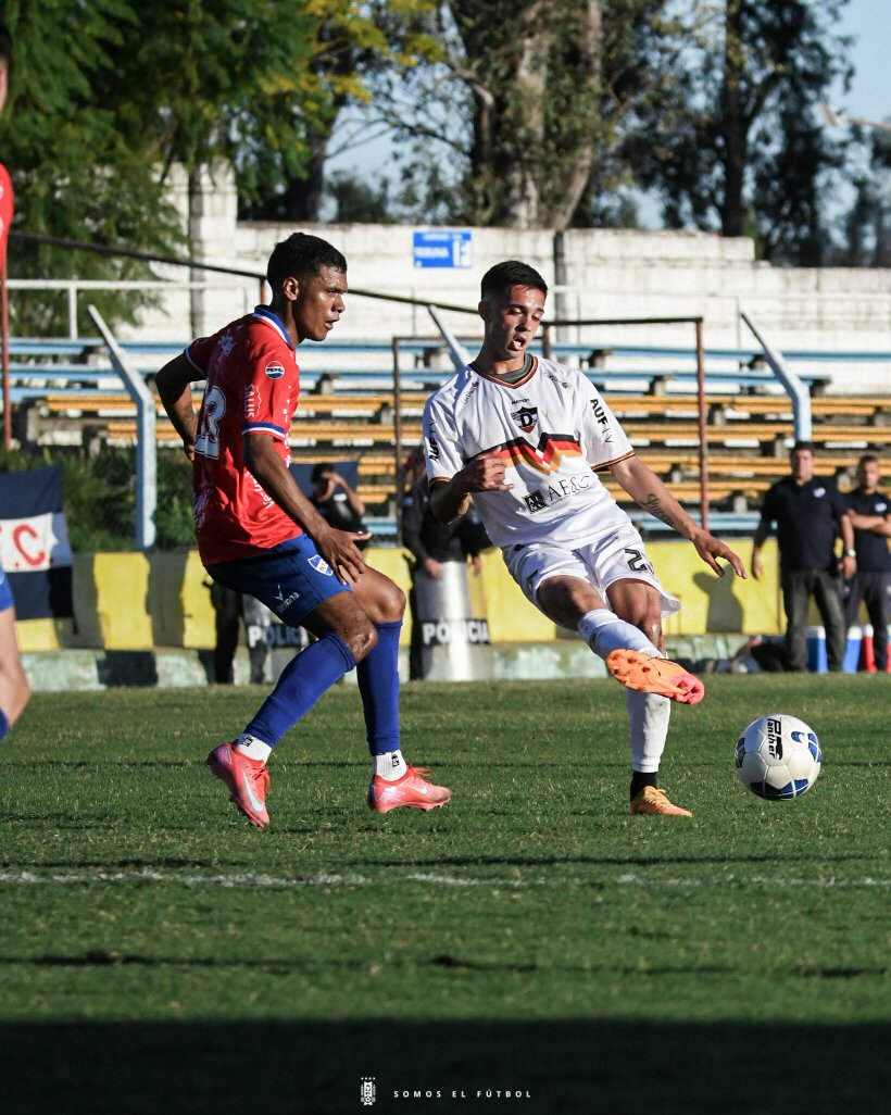 ⚽️ 𝑺𝒊𝒈𝒖𝒆 𝒓𝒐𝒅𝒂𝒏𝒅𝒐

➡️ Copa Amateur.

Deutscher 0-0 Nacional de Salto