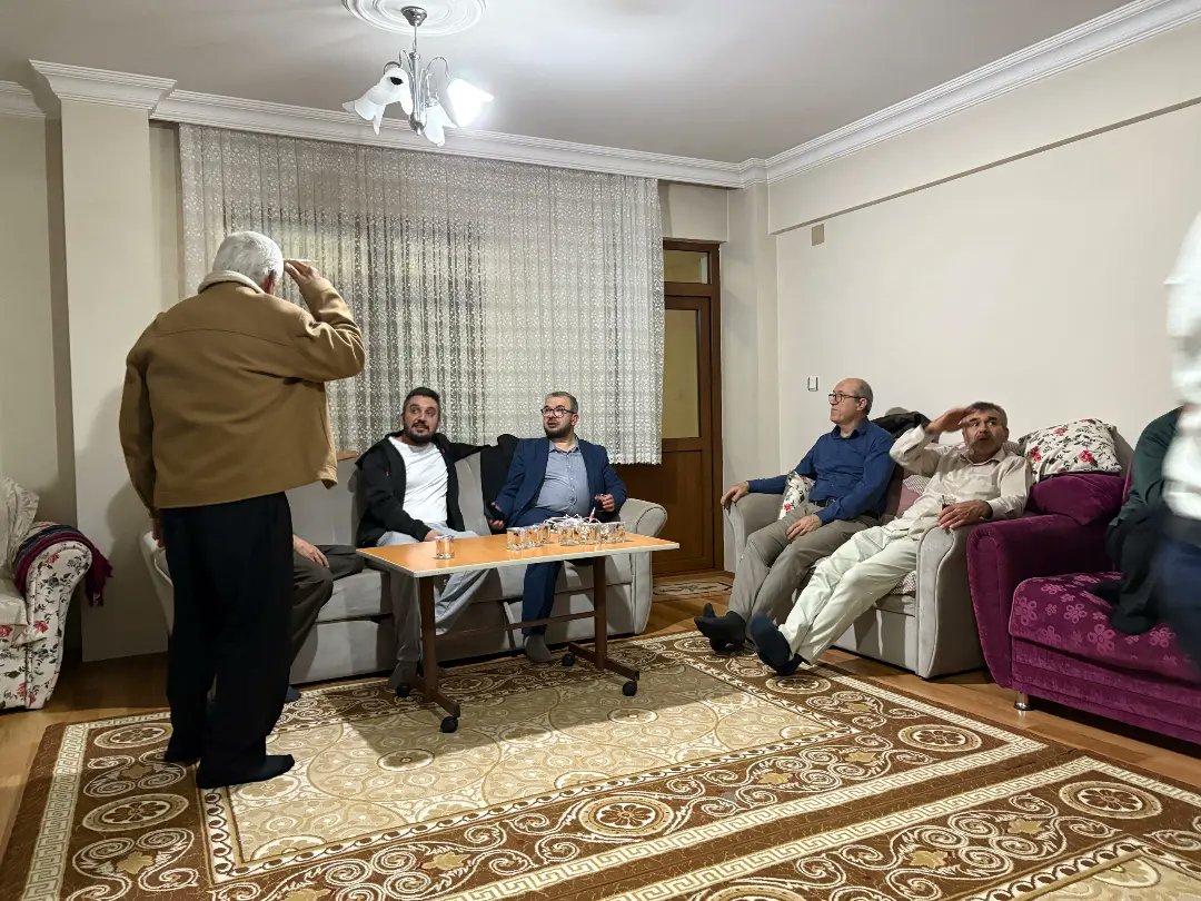 akgencbartin's tweet photo. AK Parti Bartın İl Gençlik Kolları Siyasi ve Hukuki İşler Başkanımız Berat Özsoy’un amcası merhum Seyfi Oylum’un sene-i devriyesi için okutulan mevlid programına Teşkilat Başkanımız Fatih Emir Kaya ve ÜniAk Başkanımız Muhammed Yusuf Zor katıldı. Merhuma Allah’tan rahmet diliyoruz https://t.co/1hkuv41kLz