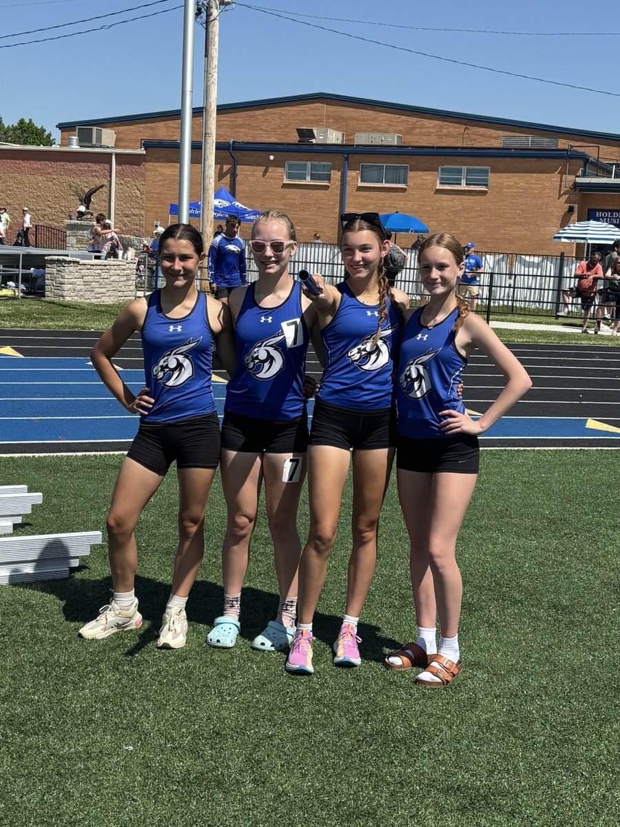 Girls 4x800 doesn’t care where they are seeded! Impressive showing by distance/XC girls in a thrilling race! 🎟️ to sectionals punched!