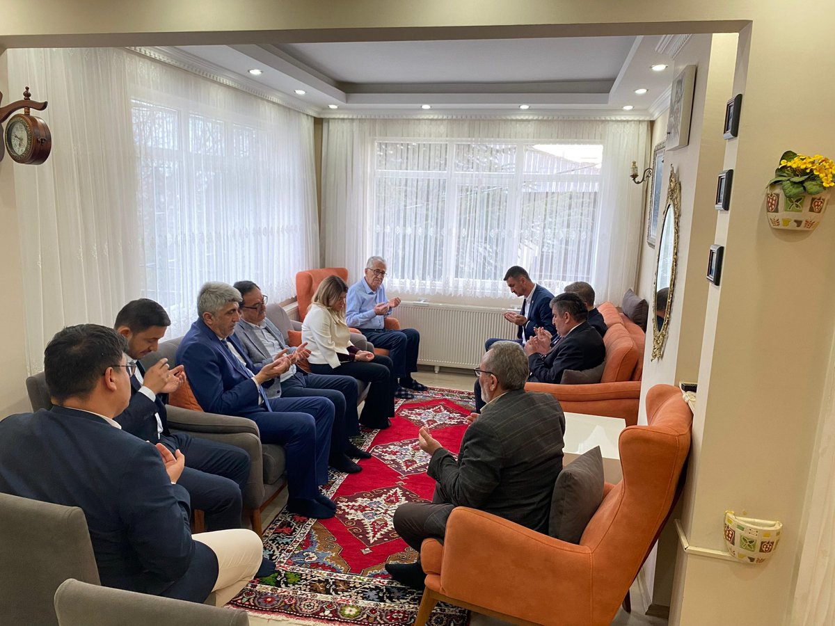 📌İl Başkanımız Sayın Suat Güner, İl Koordinatörümüz Sayın Mustafa Oğuz ve  MKYK Üyemiz Sayın Hilal Kalyoncu Koç ile birlikte, geçirdiği bir trafik kazası sonucu aramızdan ayrılan rahmetli Başkanımız Mehmet Çongar’ı kabrinde ziyaret ederek duada bulunduk.