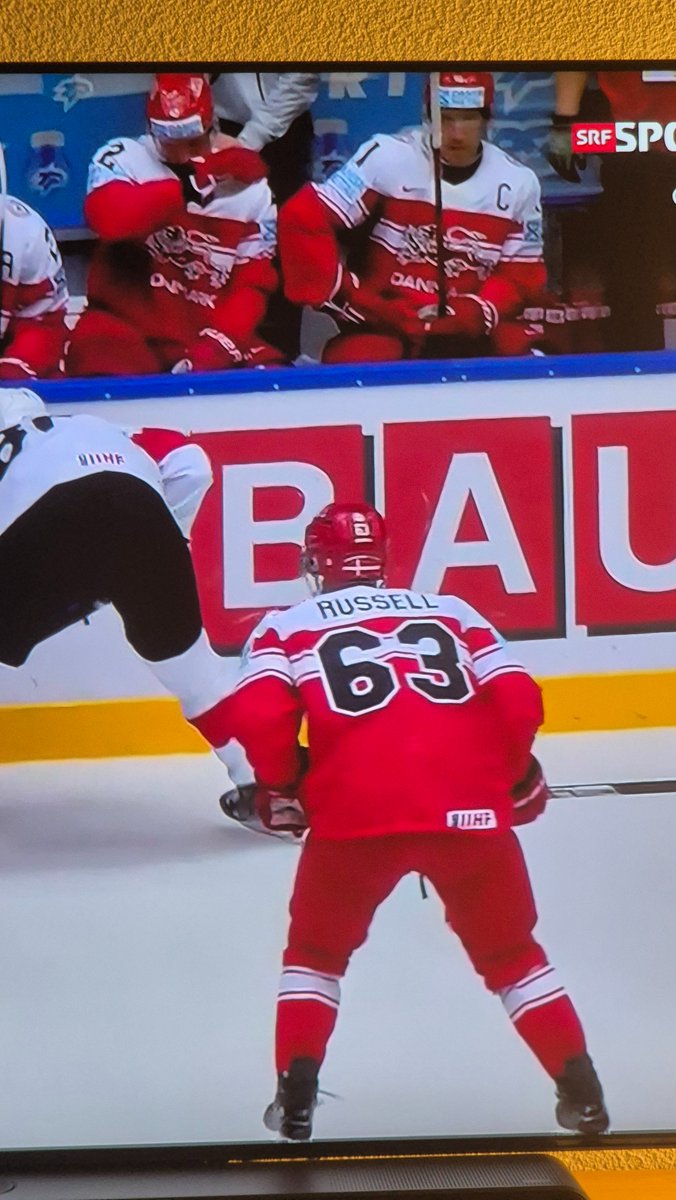 stripedpleco's tweet image. Didn't know @GeorgeRussell63 played ice hockey on race-free weekends. #iihfworlds2025 #F1 #mercedes @F1 @f1trollofficial @MercedesAMGF1