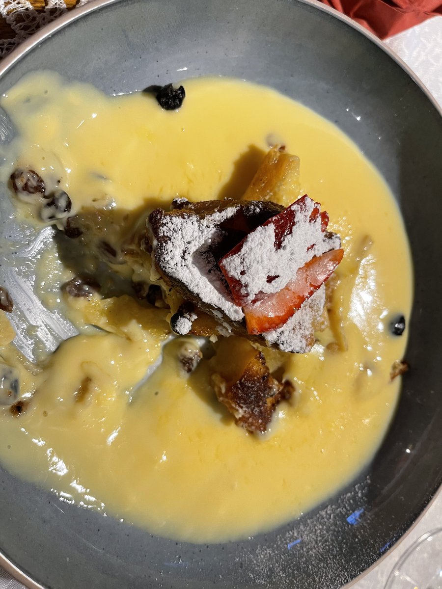 Went to a little restaurant owned by a fab Romanian couple tonight. A regular haunt for us as the food is soooooo good and the chef is the king of lamb! Apologies for the dessert pic of home made bread n butter pud! It was sublime🥰