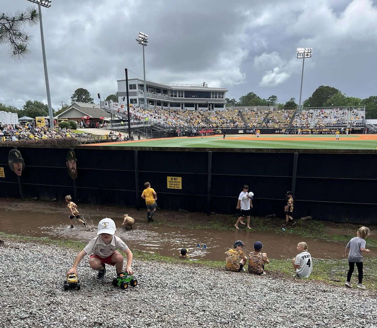 eagles_attack's tweet image. The @RFRugratsUSM are having themselves a day! #SMTTT