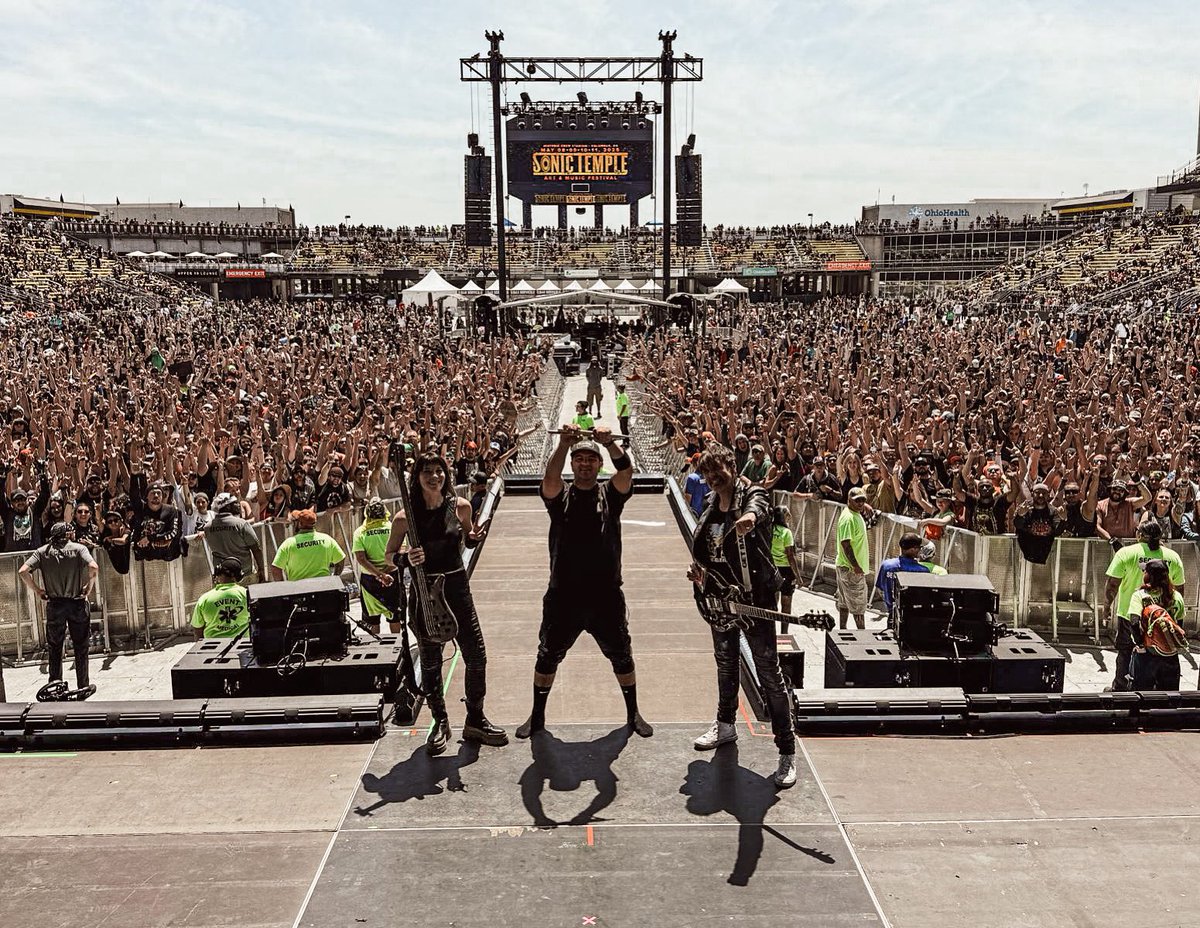 Thanks to everyone who came out early and rocked with us today at @sonictemplefestival 
We had so much fun and can’t wait to do it again soon 🔥

📸 Jon Thompson