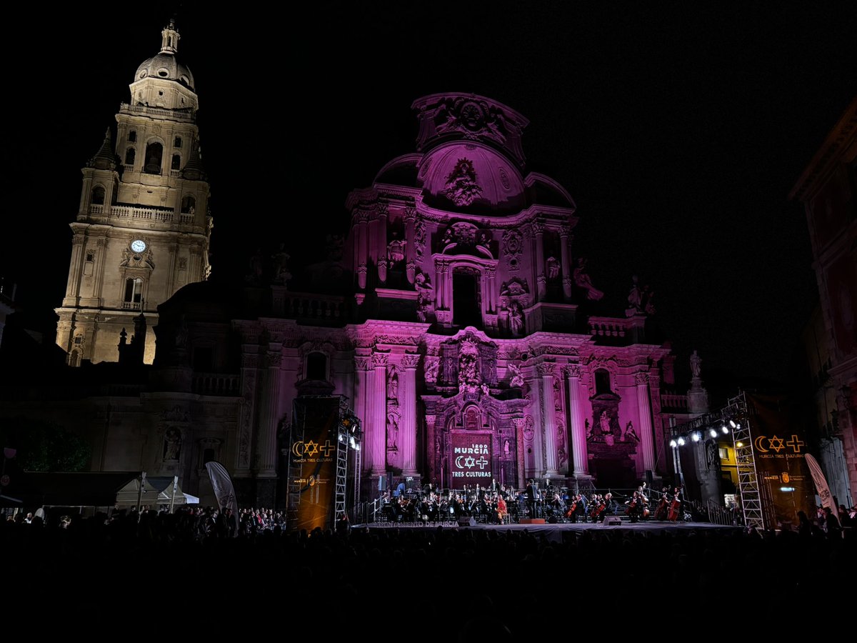 Ayuntamiento de Murcia (@aytomurcia) on Twitter photo La Plaza del Cardenal Belluga acoge esta noche el concierto 'El Amor Brujo y Manuel de Falla’.
➡️ <a href="/OSRMurcia/">Orquesta Sinfónica de la Región de Murcia</a> bajo la dirección de Manuel Coves
➡️ Esperanza Fernández
➡️ Jesús Carmona
#MurciaTresCulturas #Murcia1200
📍 Plaza Cardenal Belluga La Plaza del Cardenal Belluga acoge esta noche el concierto 'El Amor Brujo y Manuel de Falla’.
➡️ <a href="/OSRMurcia/">Orquesta Sinfónica de la Región de Murcia</a> bajo la dirección de Manuel Coves
➡️ Esperanza Fernández
➡️ Jesús Carmona
#MurciaTresCulturas #Murcia1200
📍 Plaza Cardenal Belluga